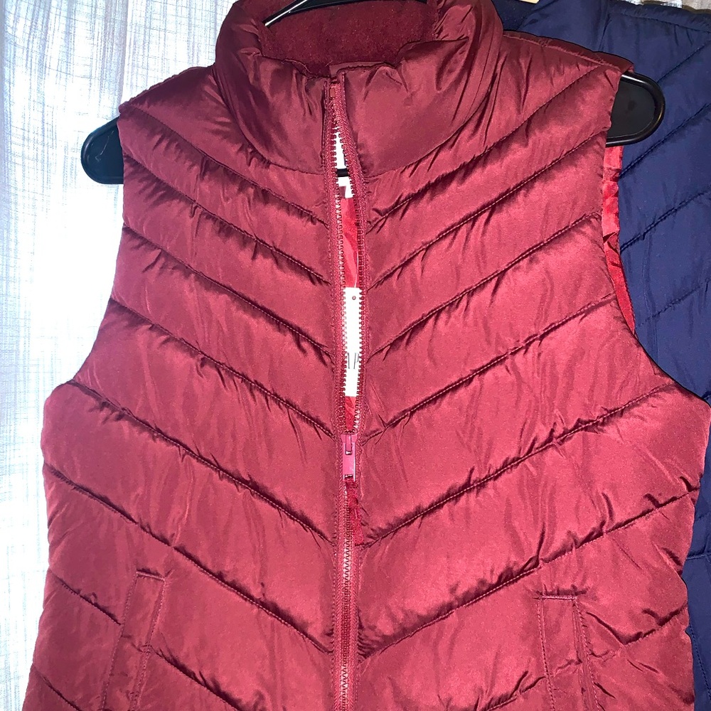 NEW Gap Vest -Small (maroon)